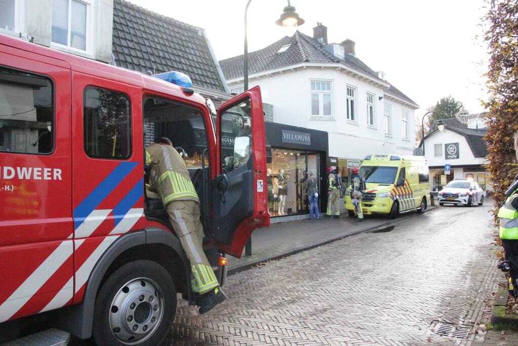 Kledingwinkel ontruimd, medewerker onwel