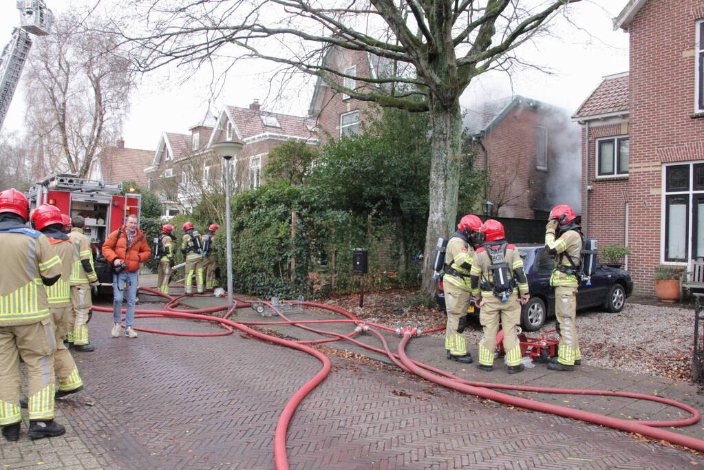 Flinke rookontwikkeling bij brand in woning