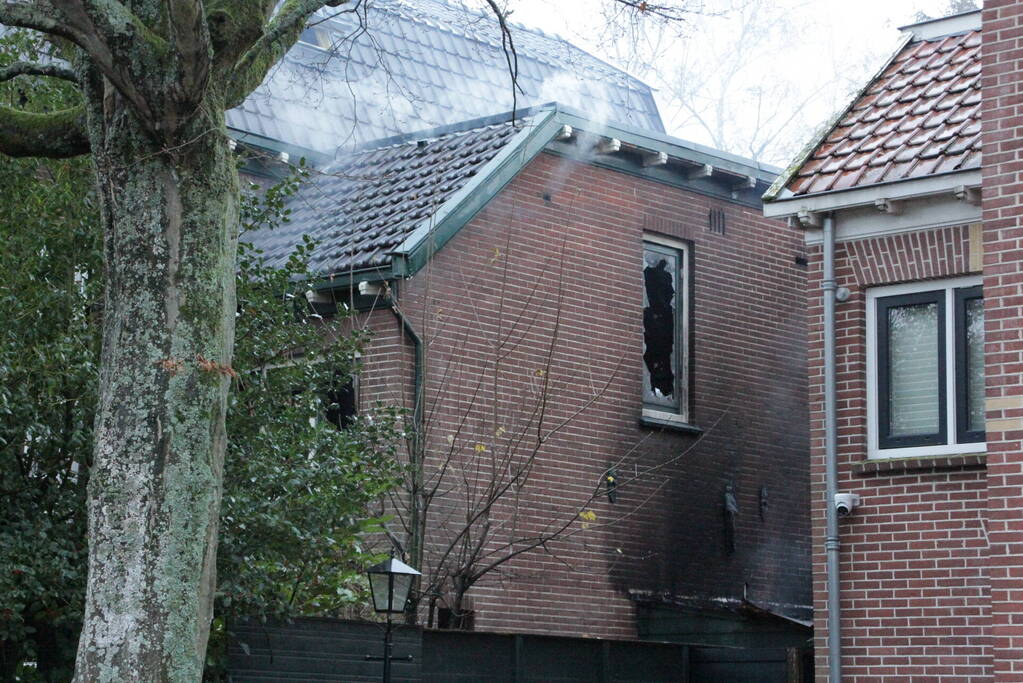 Flinke rookontwikkeling bij brand in woning