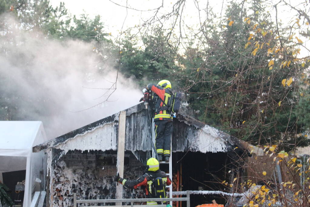 Brand in schuur met houtopslag