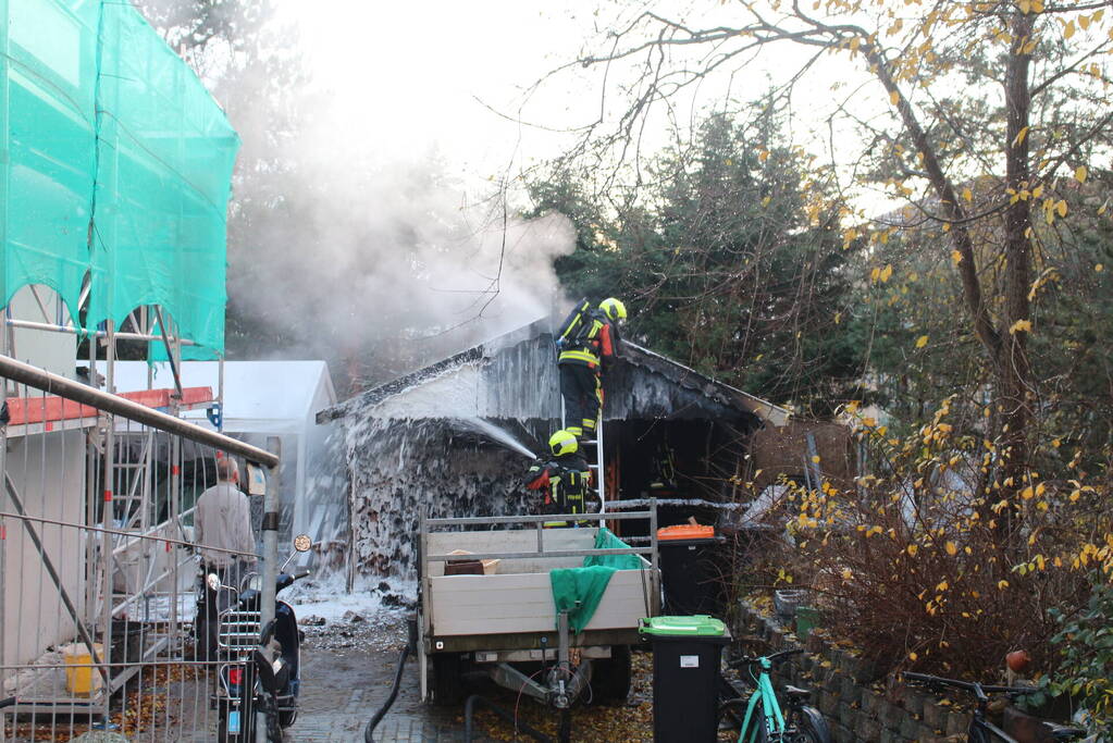 Brand in schuur met houtopslag
