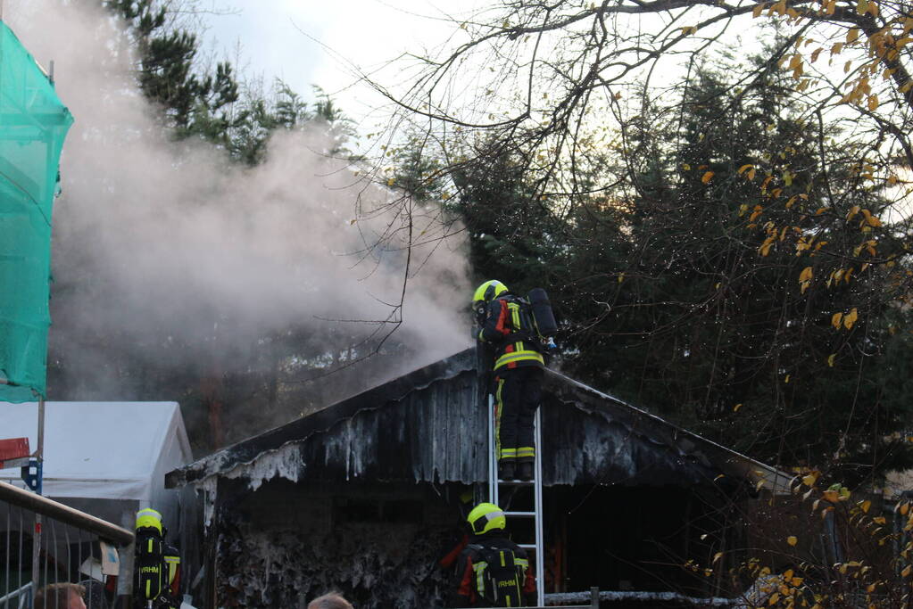 Brand in schuur met houtopslag