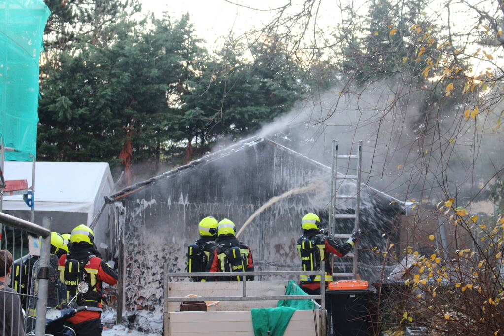 Brand in schuur met houtopslag