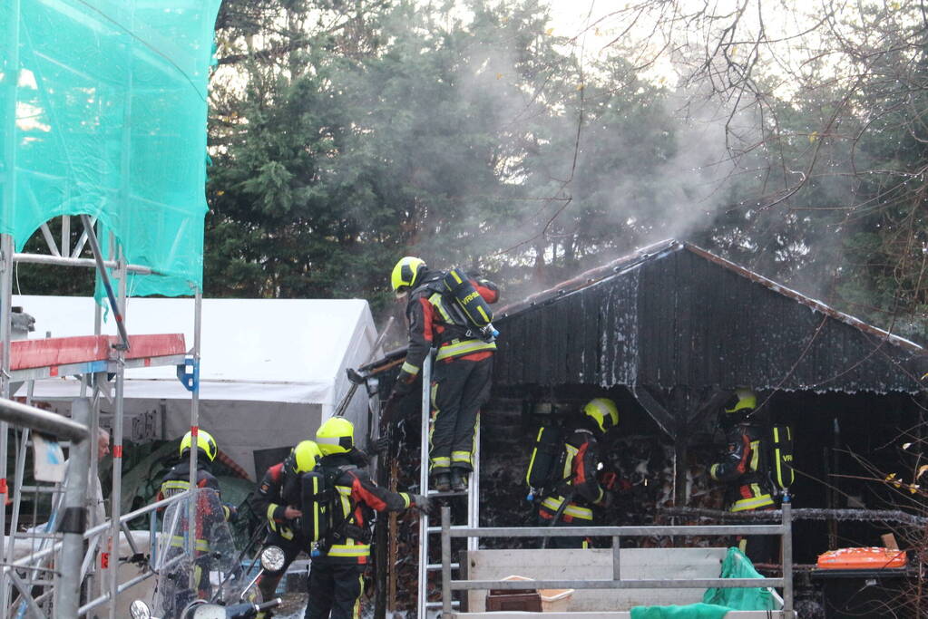 Brand in schuur met houtopslag