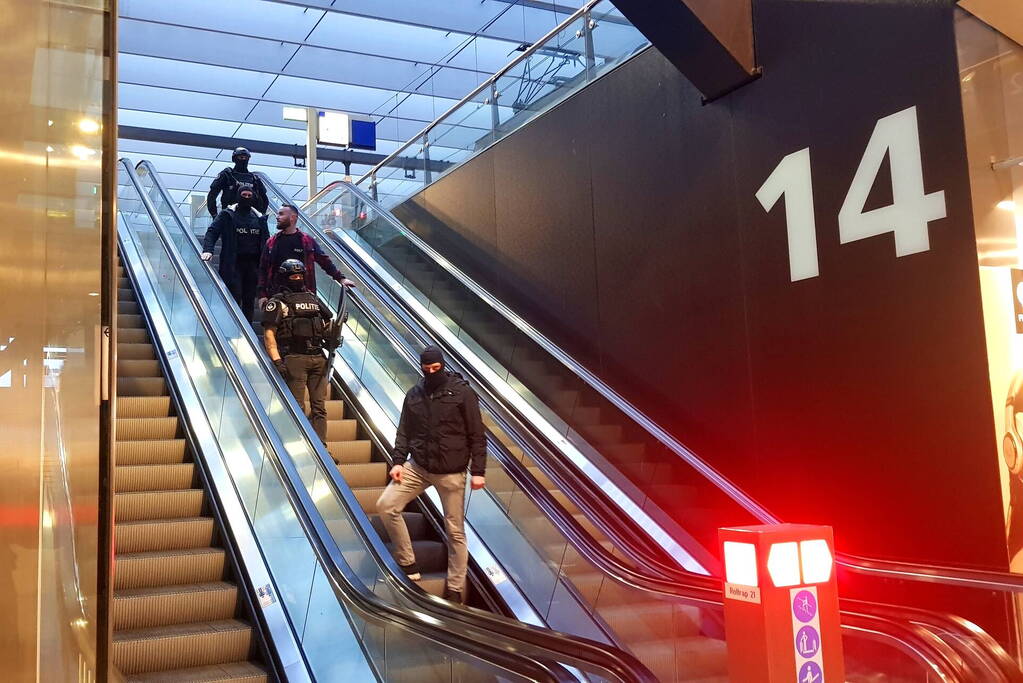 Centraal station deels ontruimd door politie-inzet