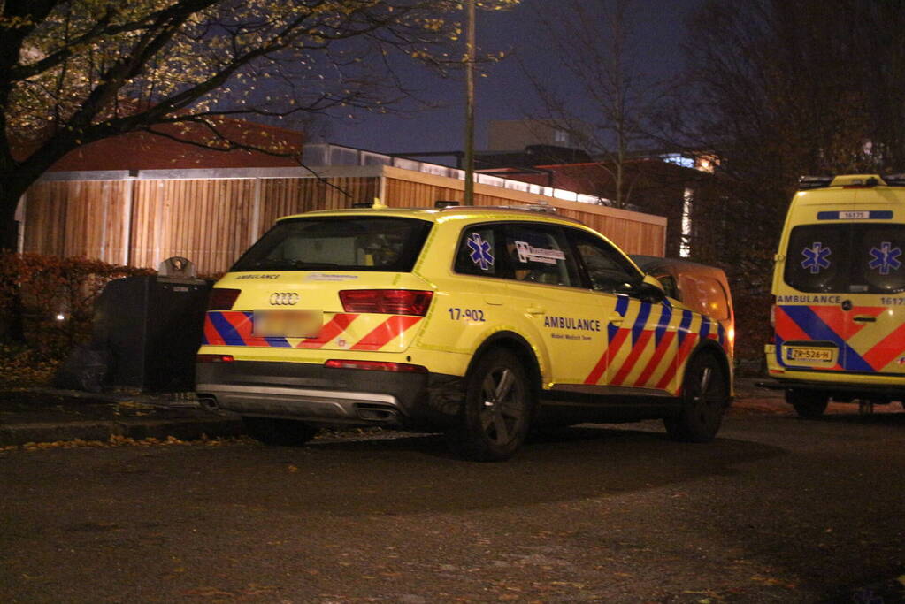 Traumateam assisteert bij incident in woning