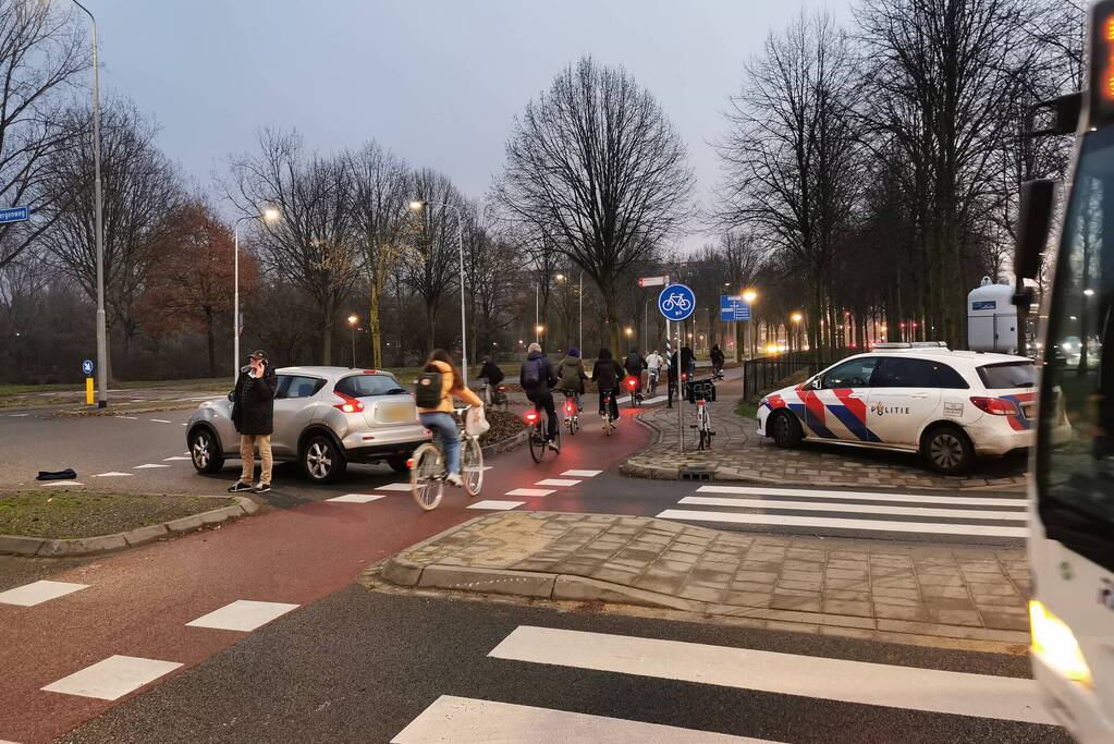 Fietser belandt in ziekenhuis