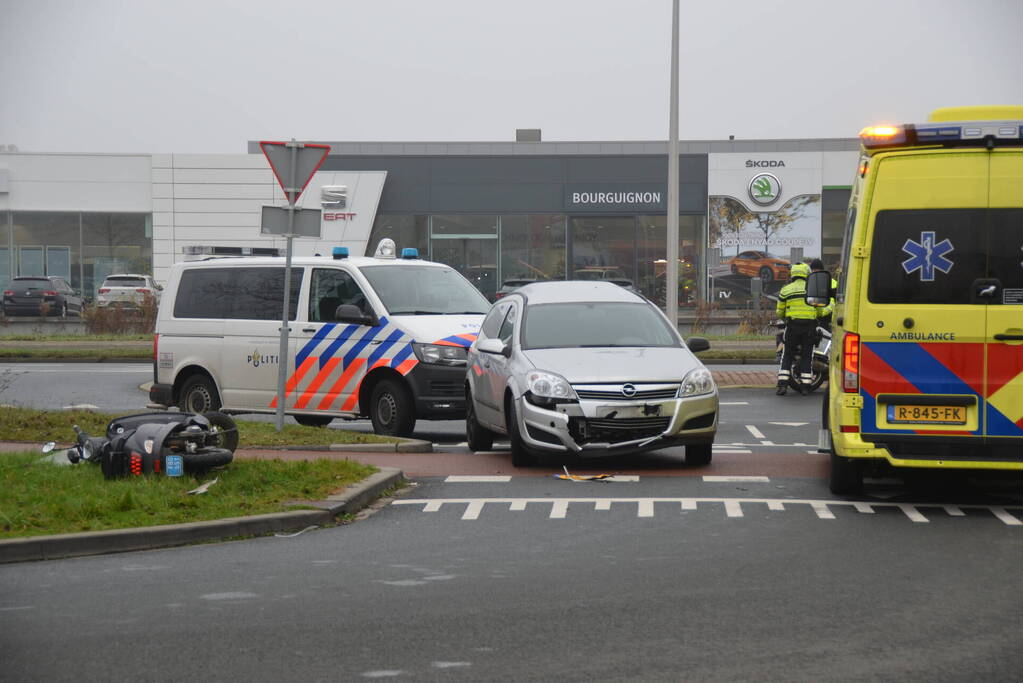 Scooterrijder gewond na harde botsing met auto