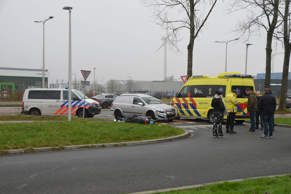 Scooterrijder gewond na harde botsing met auto