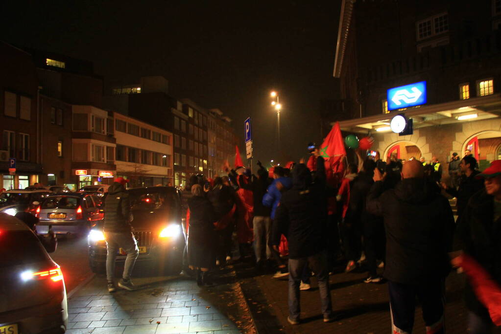 Veel feestvierders op straat na winst Marokko