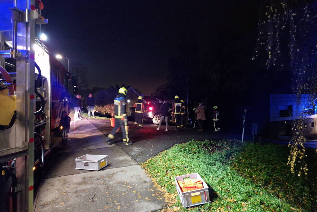 Auto dreigt van dijk te rijden