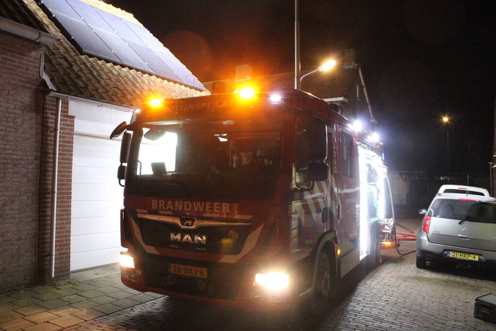 Bewoners opgeschrikt na brand achter woning