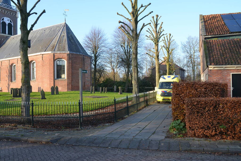 Persoon valt uit de boom tijdens snoeiwerkzaamheden