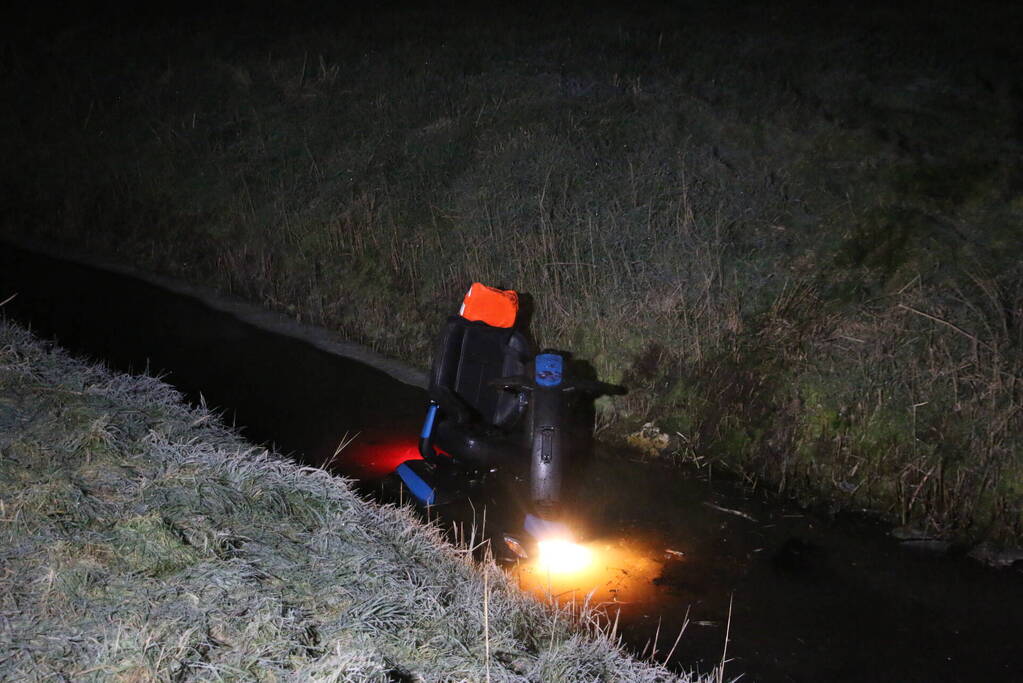 Persoon op scootmobiel raakt te water