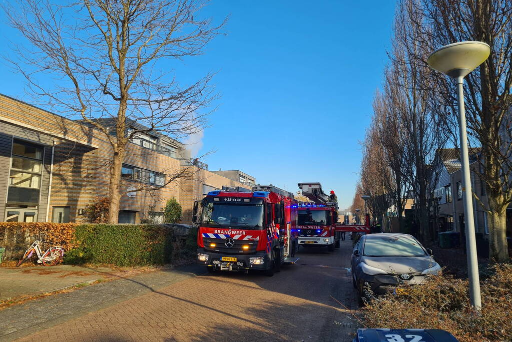 Veel rook bij brand in rijtjeswoning
