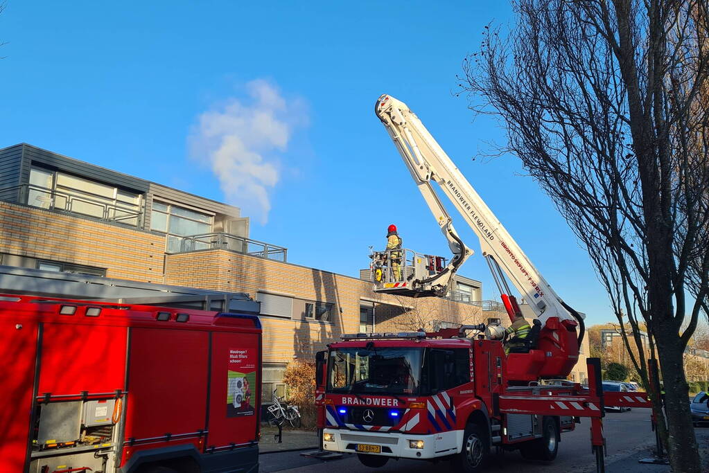 Veel rook bij brand in rijtjeswoning