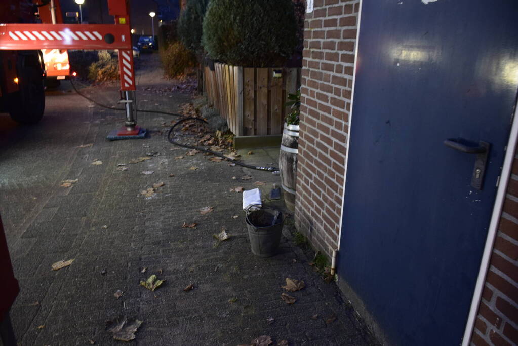 Brand in schoorsteen van woning