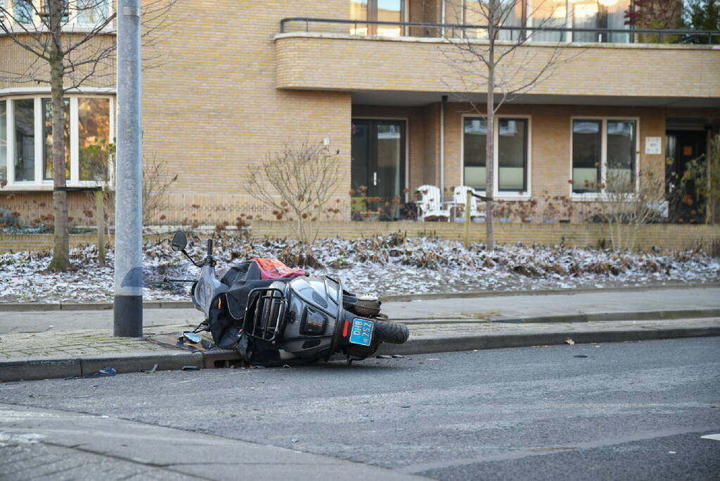 Scooterrijder raakt gewond bij botsing met auto