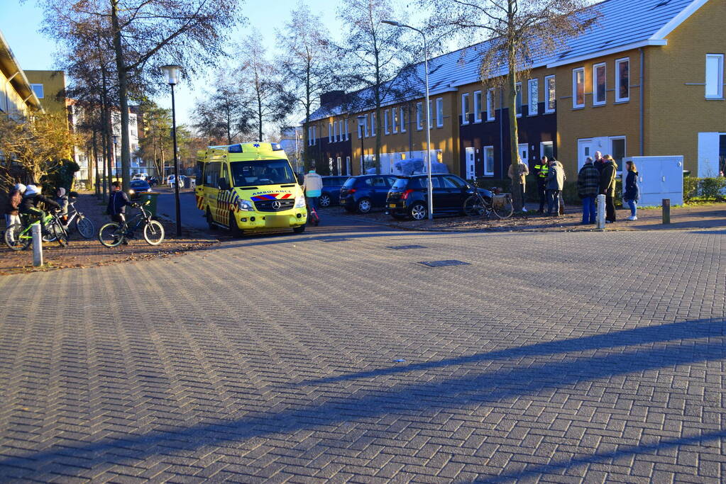 Fietser gewond na harde botsing tegen auto