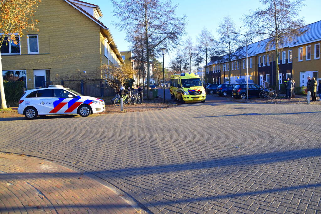 Fietser gewond na harde botsing tegen auto