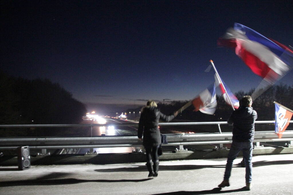 Demonstratie en ongeval op snelweg