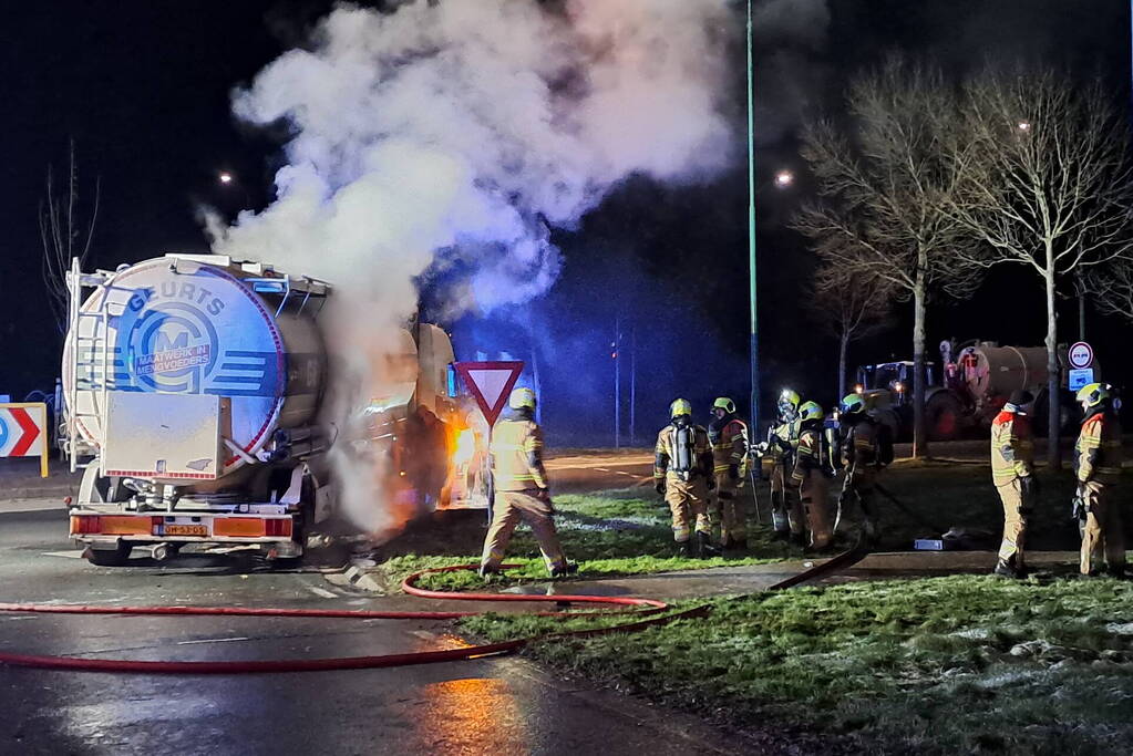 Flinke rookontwikkeling bij brand in tankwagen