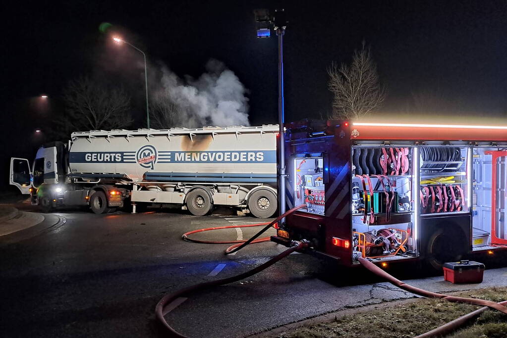 Flinke rookontwikkeling bij brand in tankwagen