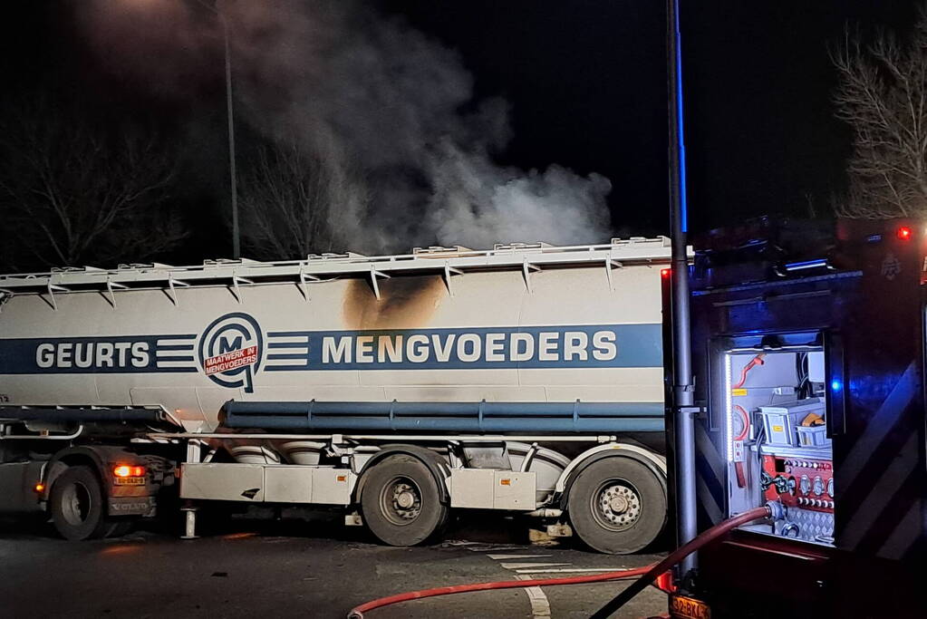 Flinke rookontwikkeling bij brand in tankwagen