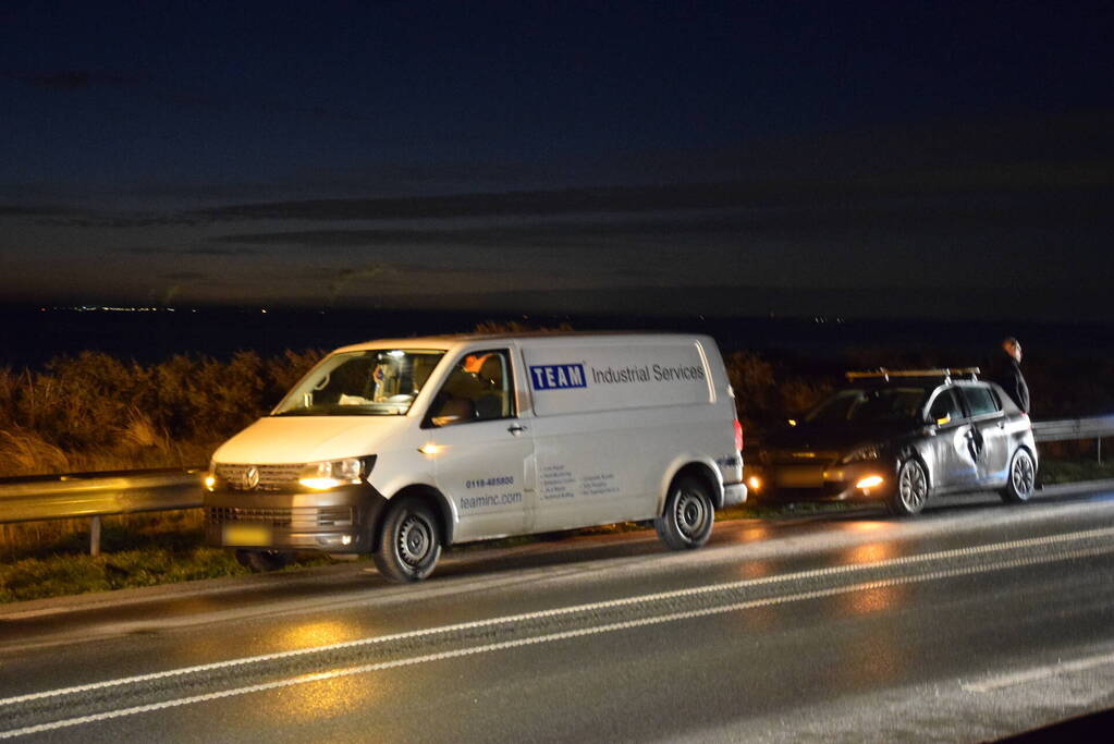 Auto slaat meerdere keren over de kop door gladheid