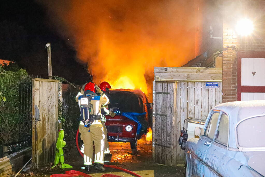 Flinke schade na brand in achtertuin