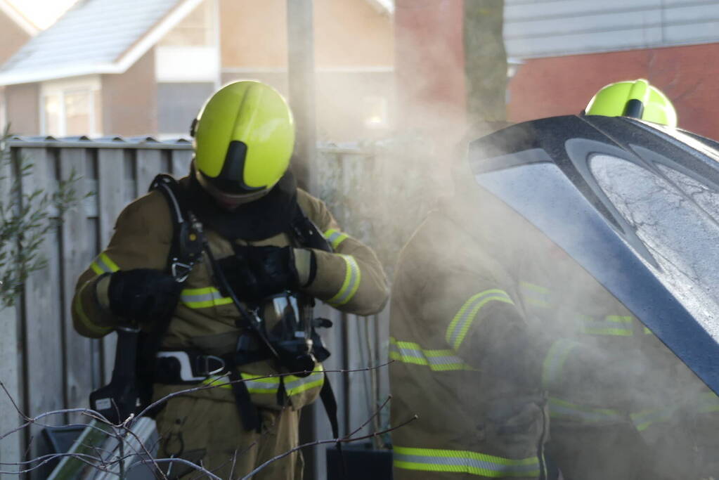 Veel rook bij autobrand