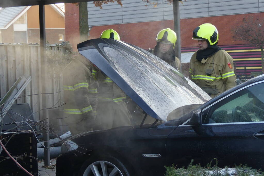 Veel rook bij autobrand