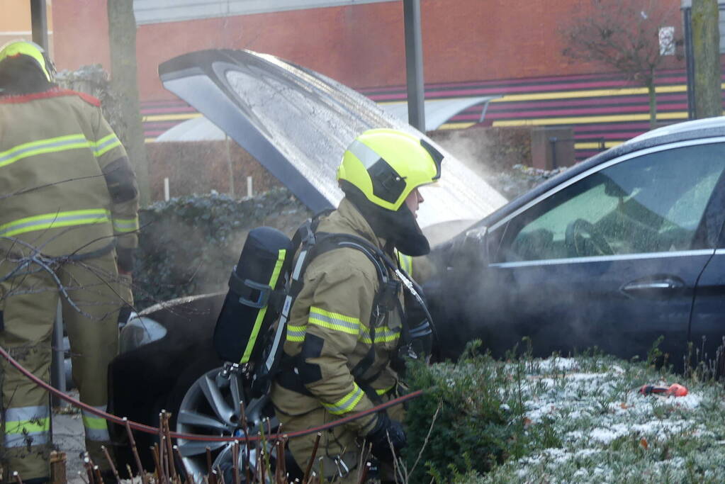 Veel rook bij autobrand