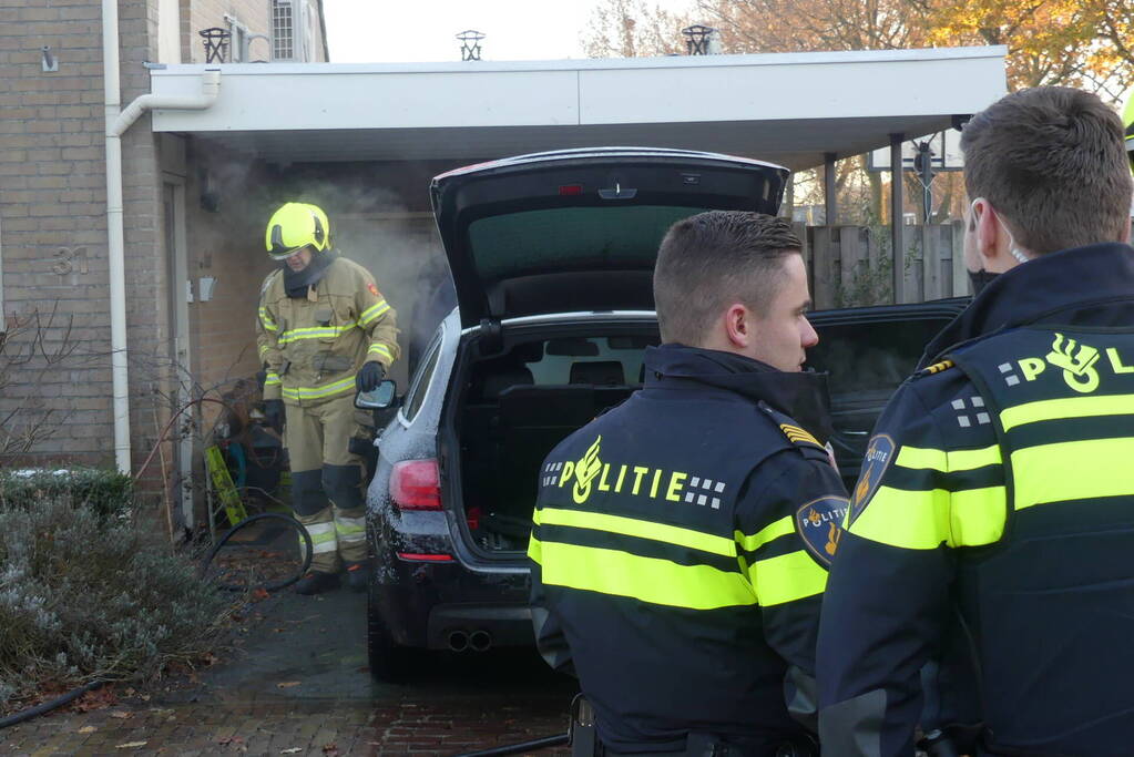 Veel rook bij autobrand