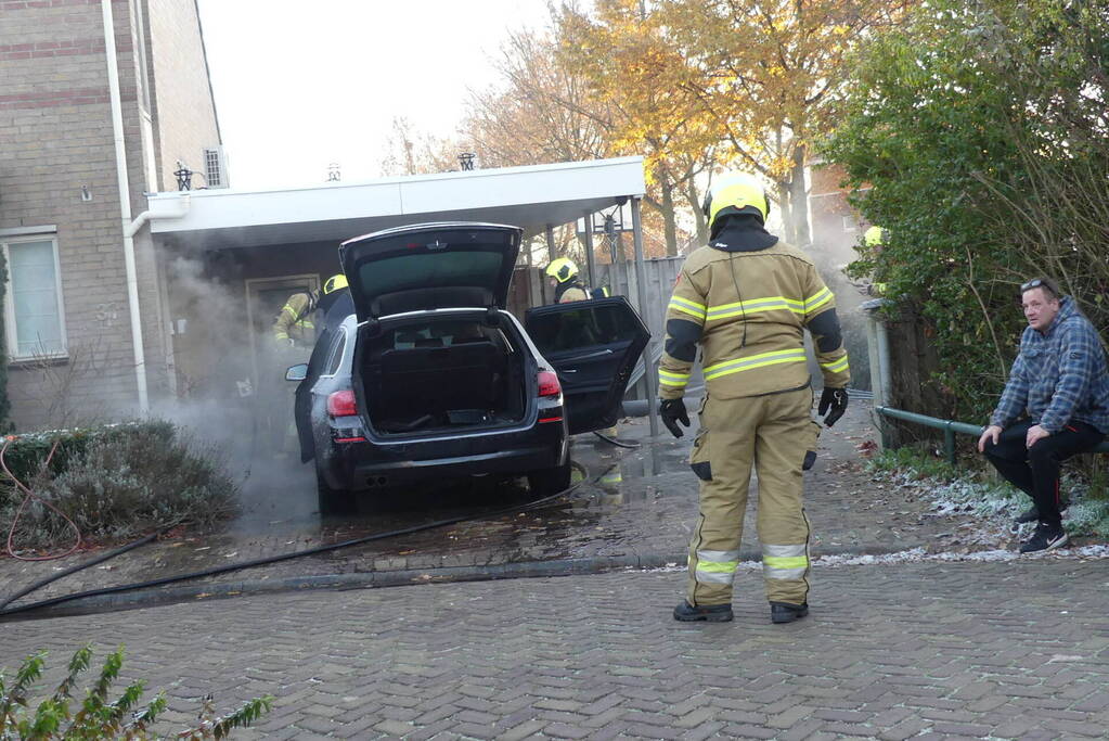 Veel rook bij autobrand
