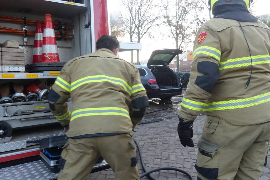 Veel rook bij autobrand