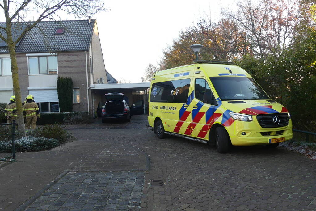 Veel rook bij autobrand