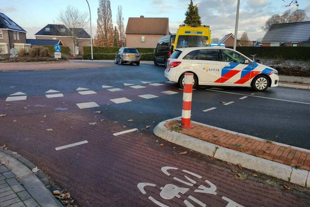 Fietser gewond bij botsing op rotonde