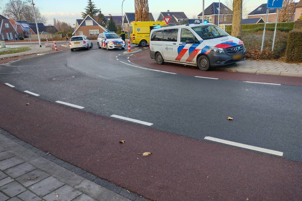 Fietser gewond bij botsing op rotonde