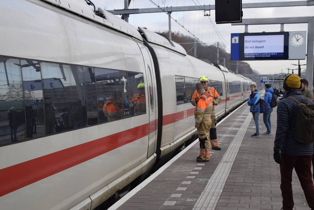 Hogesnelheidstrein strand op NS-station