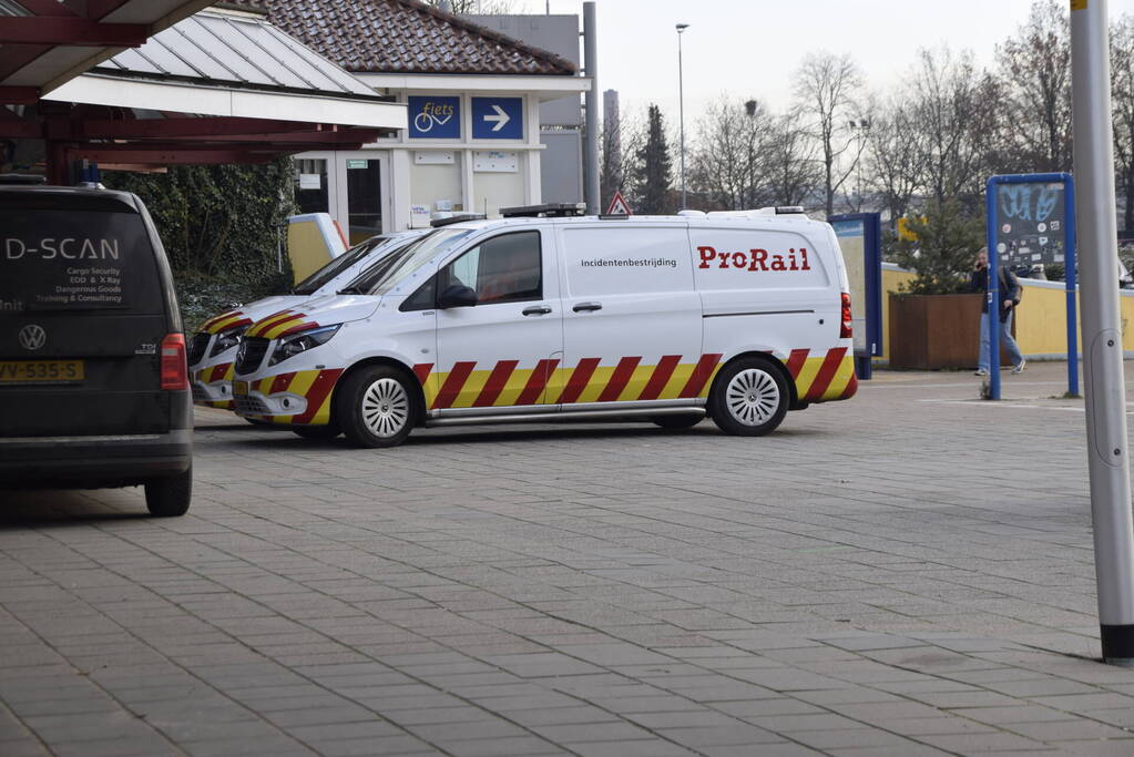 Hogesnelheidstrein strand op NS-station