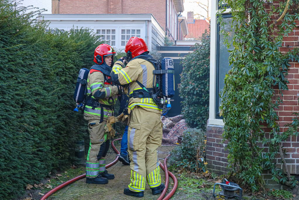Brand in kruimruimte van woning
