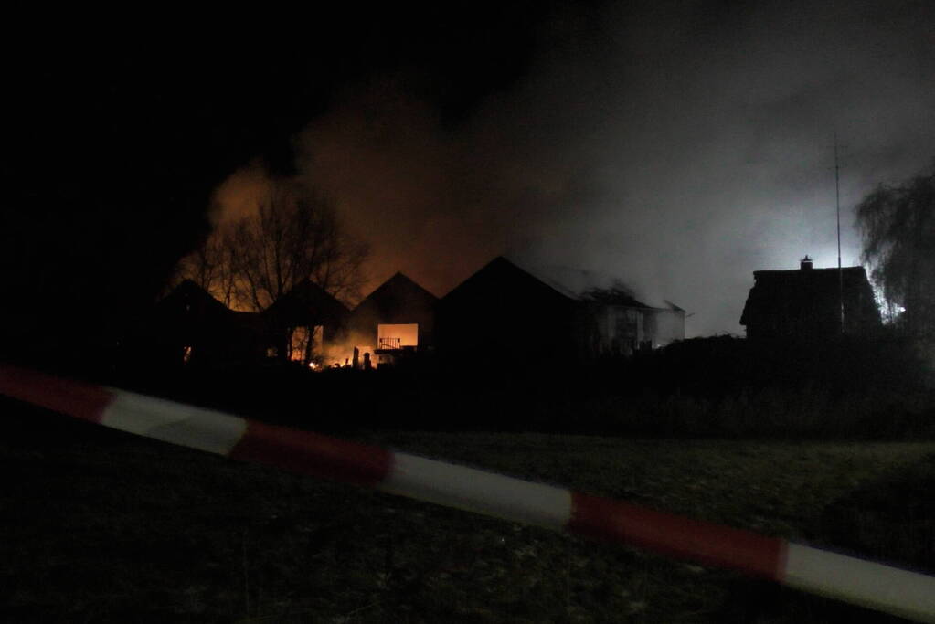 Loodsen uitgebrand na grote brand