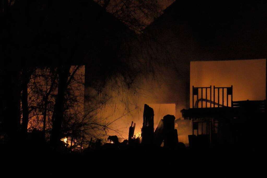 Loodsen uitgebrand na grote brand