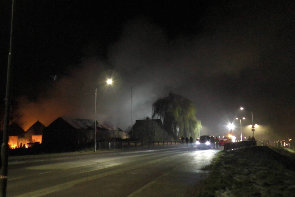 Loodsen uitgebrand na grote brand