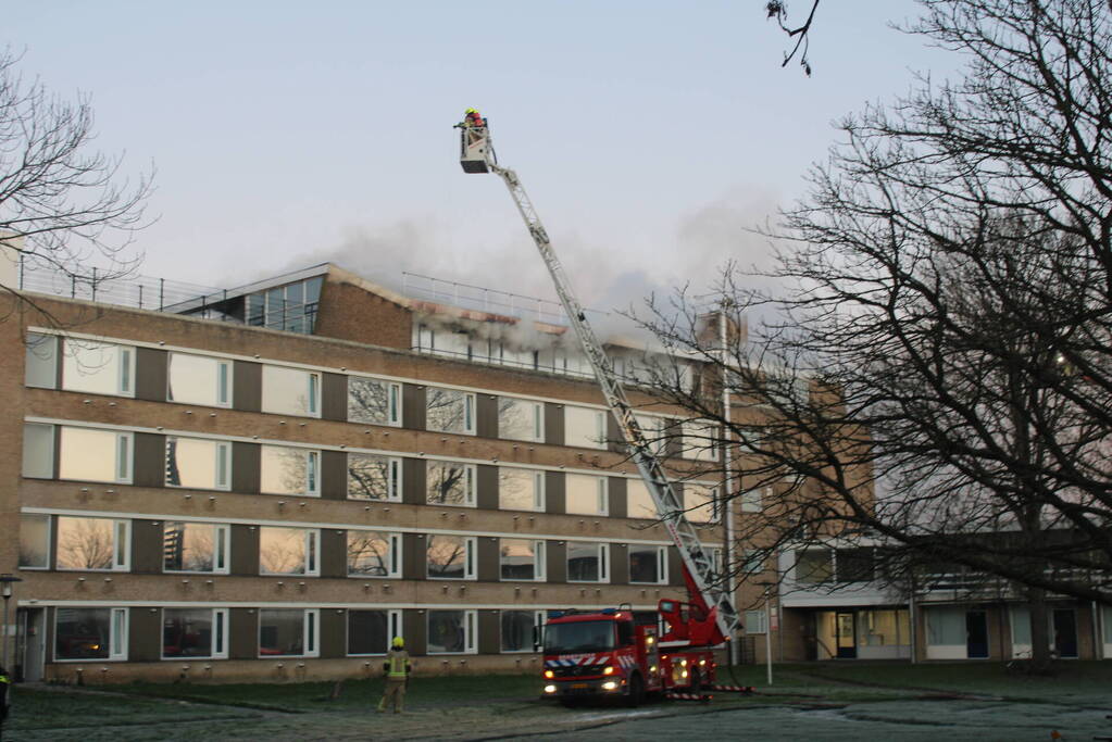 Grote uitslaande brand bij AZC