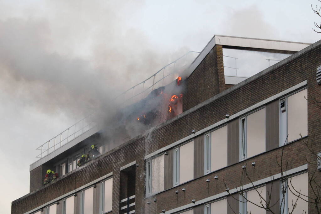 Grote uitslaande brand bij AZC