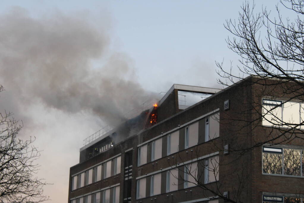 Grote uitslaande brand bij AZC
