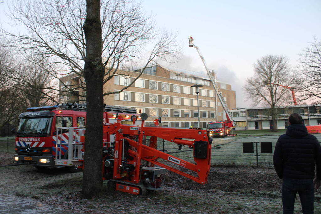 Grote uitslaande brand bij AZC