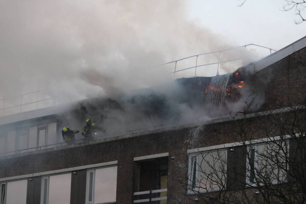Grote uitslaande brand bij AZC